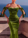 Elegant Velvet Off-Shoulder Mermaid Evening Gown – Perfect for Black Tie Events, Art Gallery Galas, Celebrity Red Carpet Appearances & Luxury Weddings