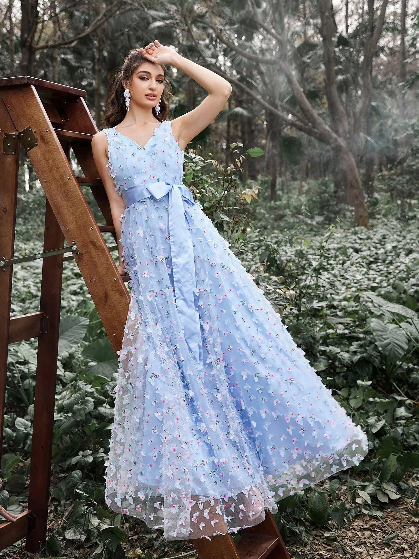 Elegant Floral Applique Tulle V Neck Sleeveless Evening Dress - Elonnashop